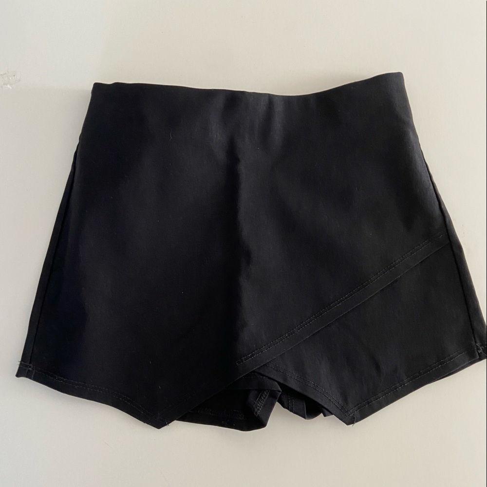 Pitaya Black Skort